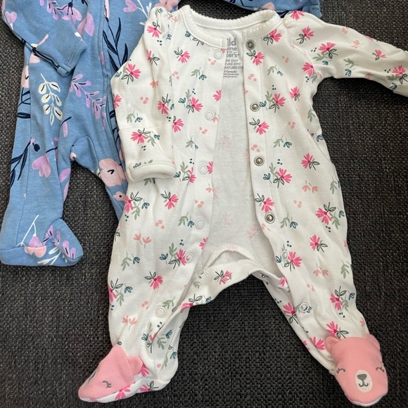 Two sleepwear - Picture 2 of 6